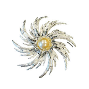 𝅺60s Sarah Coventry Swirl Brooch "Book Piece" Hurricane Simulated Pearl Rhodium